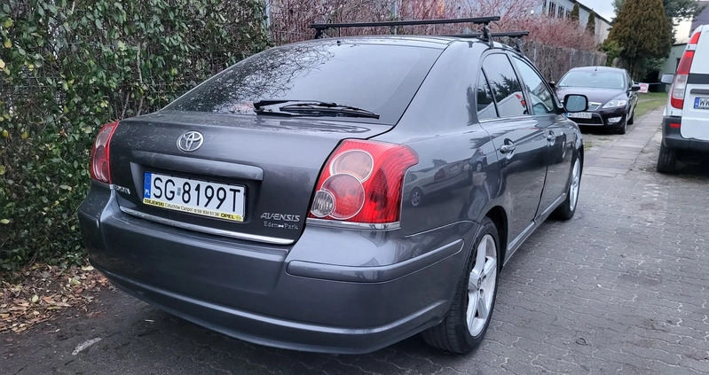 Toyota Avensis cena 10900 przebieg: 350000, rok produkcji 2007 z Warszawa małe 326